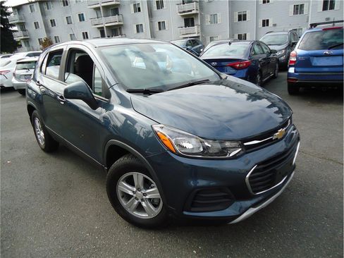 Used 2022 Chevrolet Trax LS w/ Tint and Cruise Package image 3