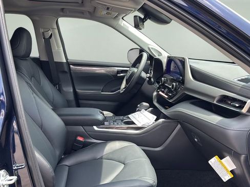 New 2026 Toyota Highlander Limited AWD/4WD image 11