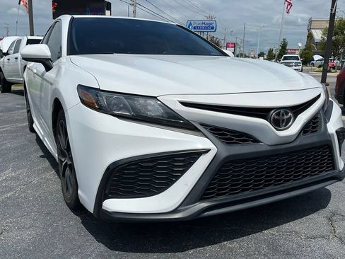 Used 2021 Toyota Camry SE FWD image 2