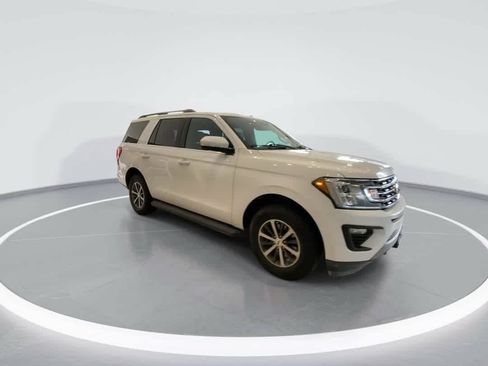 Used 2019 Ford Expedition XLT w/ Equipment Group 201A AWD/4WD image 2