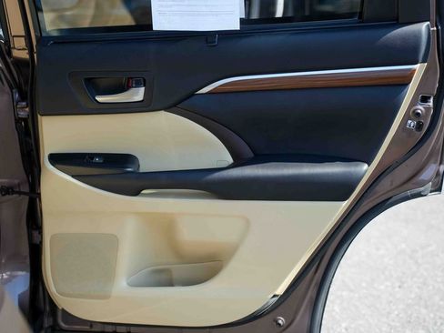 Used 2019 Toyota Highlander Limited image 20