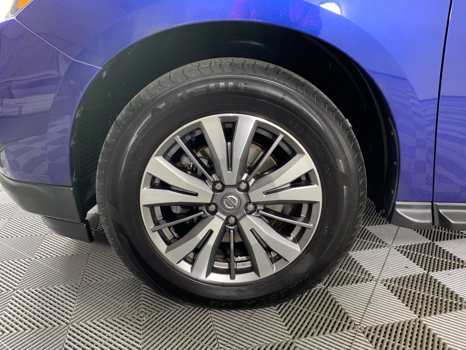 Used 2020 Nissan Pathfinder SL FWD image 11