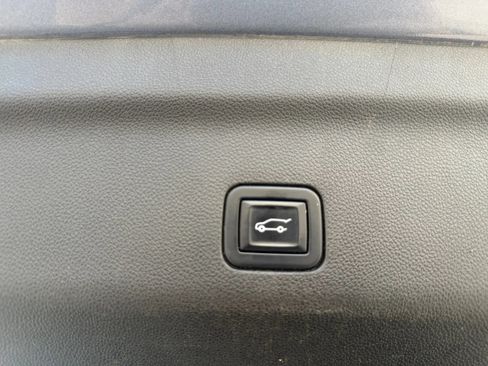 Used 2022 GMC Yukon XL Denali AWD/4WD image 28