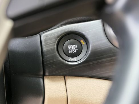 Used 2021 Jeep Grand Cherokee Laredo RWD image 16