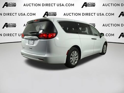 Used 2021 Chrysler Voyager L FWD image 42