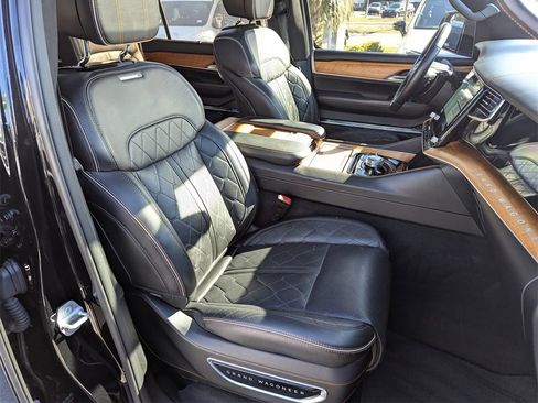 Used 2022 Jeep Grand Wagoneer Series III image 43