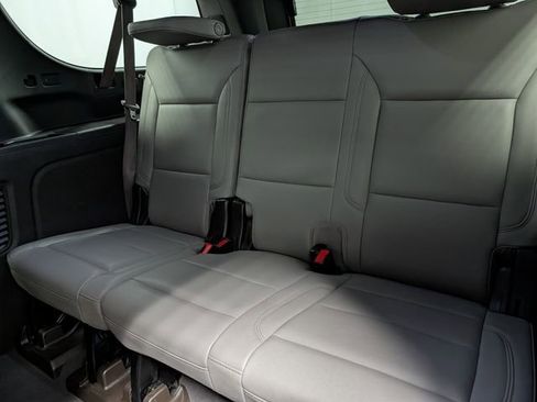 Used 2023 Chevrolet Suburban Z71 AWD/4WD image 16