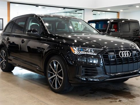 Used 2023 Audi Q7 3.0T Prestige w/ Prestige Package image 3