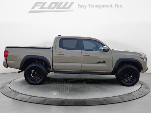 Used 2017 Toyota Tacoma TRD Off-Road w/ Premium & Technology Package image 10