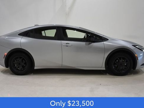 Used 2024 Toyota Prius LE image 3