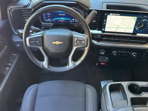Used 2022 Chevrolet Silverado 1500 LT AWD/4WD image 17