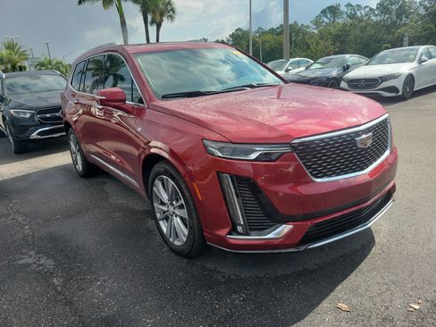 Used 2024 Cadillac XT6 Premium Luxury FWD image 2