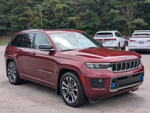 Used 2023 Jeep Grand Cherokee Overland w/ Advanced Protech Group III AWD/4WD image 11