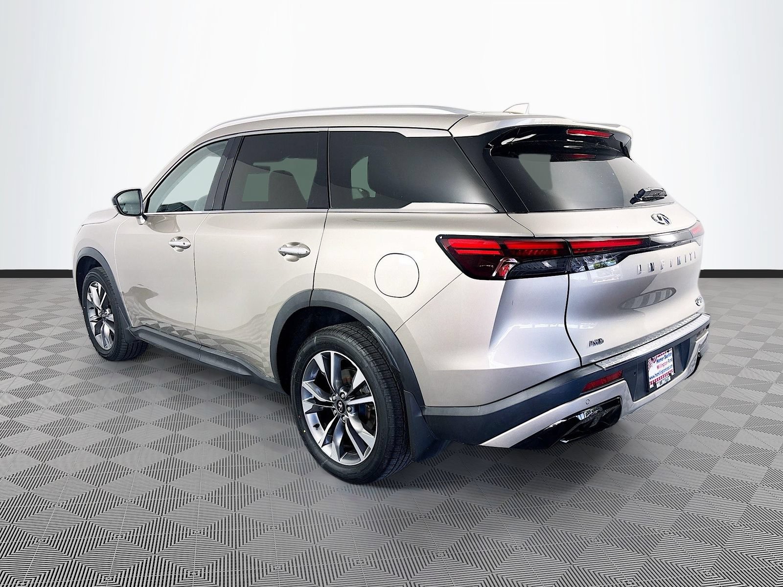 Used 2023 INFINITI QX60 Luxe w/ Cargo Package AWD/4WD image 5