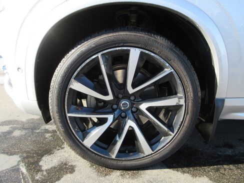 Used 2019 Volvo XC90 T6 Momentum w/ Advanced Package image 18