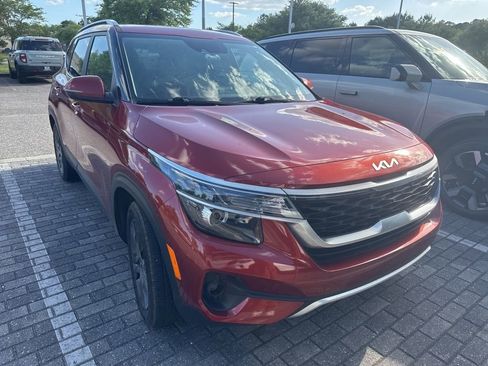 Used 2023 Kia Seltos S w/ Navigation Package image 2