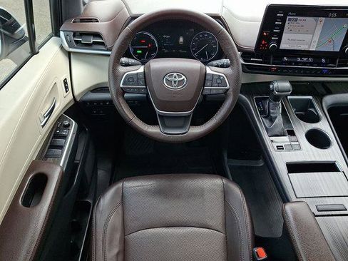 Certified 2022 Toyota Sienna Platinum AWD/4WD image 12