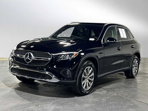 Used 2025 Mercedes-Benz GLC 300 4MATIC image 8