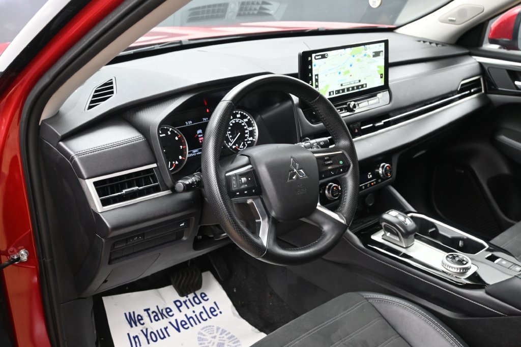 Used 2025 Mitsubishi Outlander SE AWD/4WD image 8