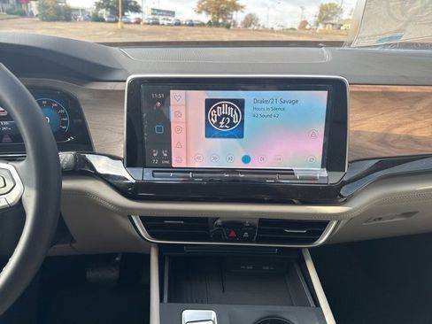 Used 2025 Volkswagen Atlas SE image 27