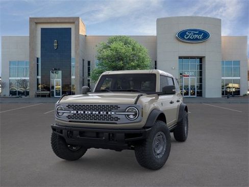 New 2025 Ford Bronco Badlands image 2