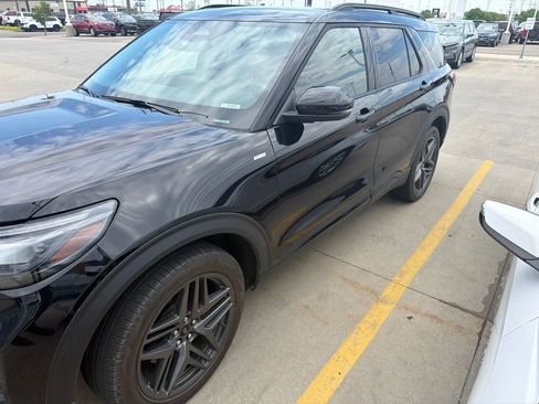 Used 2025 Ford Explorer ST-Line w/ Premium Package AWD/4WD image 5