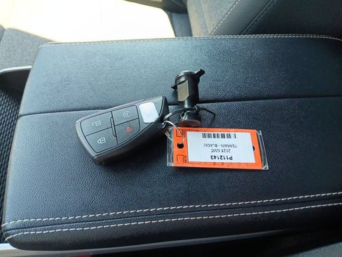 Used 2025 GMC Terrain Elevation AWD/4WD image 28