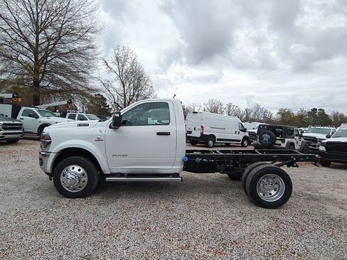 New 2026 RAM 4500 4x4 Regular Cab DRW image 2