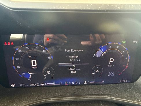 Used 2025 Chevrolet Colorado Trail Boss AWD/4WD image 19
