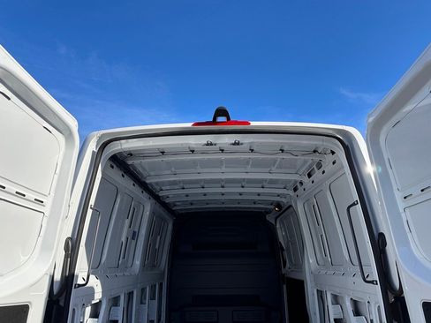 Used 2025 Mercedes-Benz Sprinter 2500 image 21
