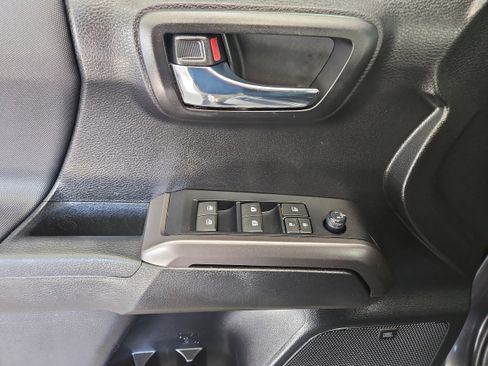 Used 2021 Toyota Tacoma TRD Off-Road w/ TRD Premium Off Road Package image 8