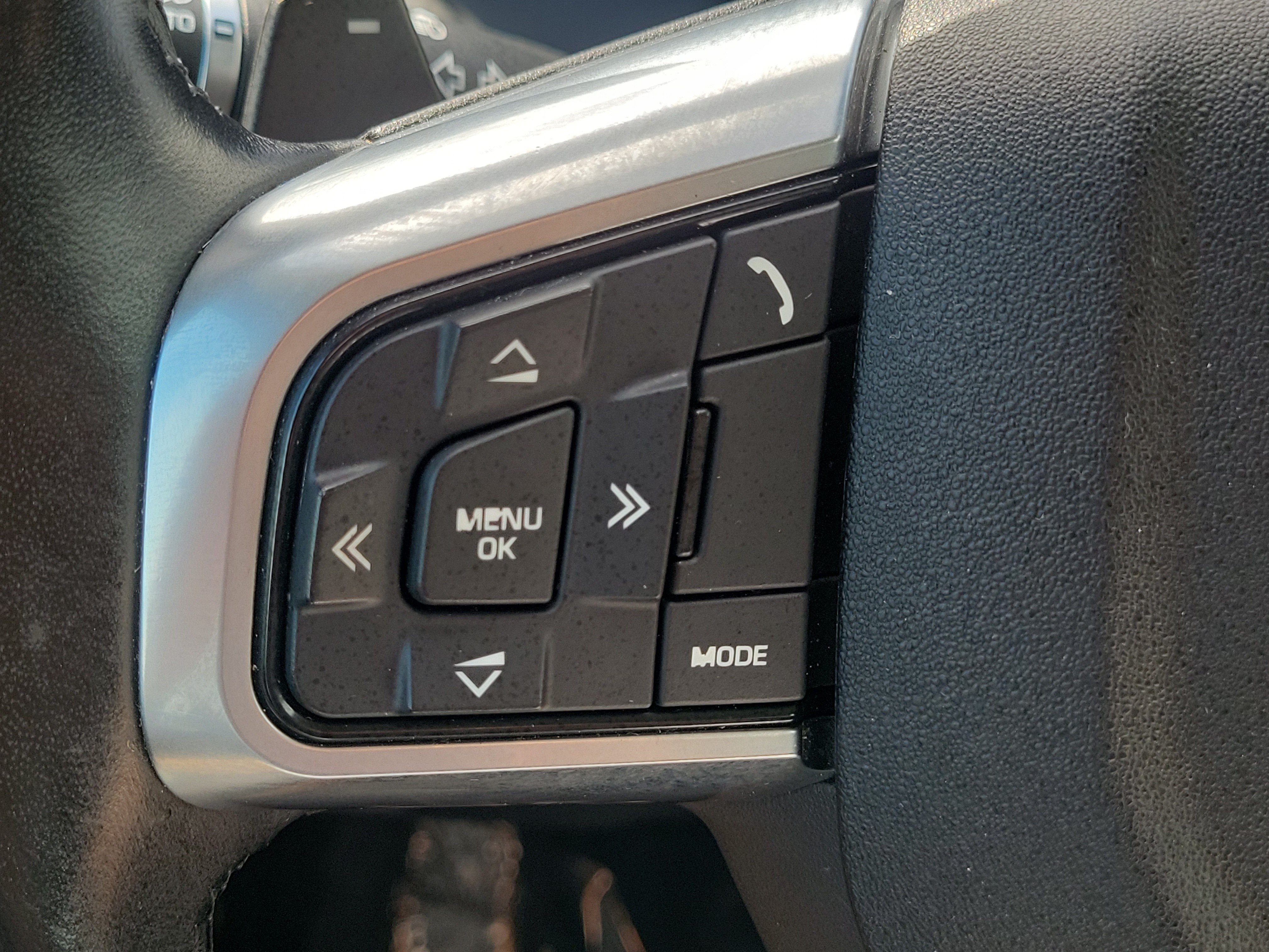 Used 2019 Land Rover Discovery Sport SE AWD/4WD image 22