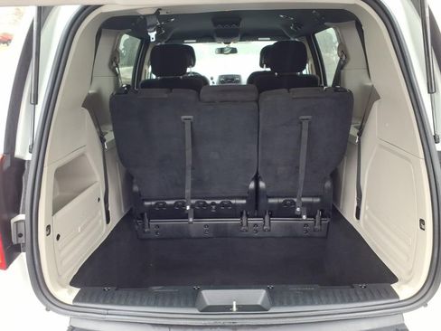 Used 2016 Dodge Grand Caravan SE FWD image 14