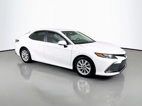 Certified 2023 Toyota Camry LE FWD image 3