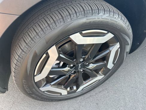 Used 2024 Kia Telluride EX w/ EX Captain's Chair Package image 13