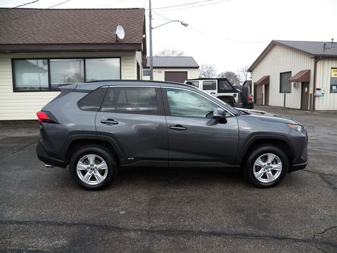 Used 2020 Toyota RAV4 LE image 2
