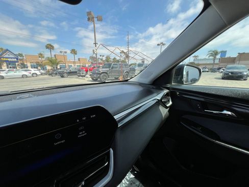 Used 2025 Chevrolet TrailBlazer LT FWD image 38