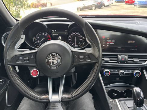 Used 2017 Alfa Romeo Giulia Quadrifoglio image 11