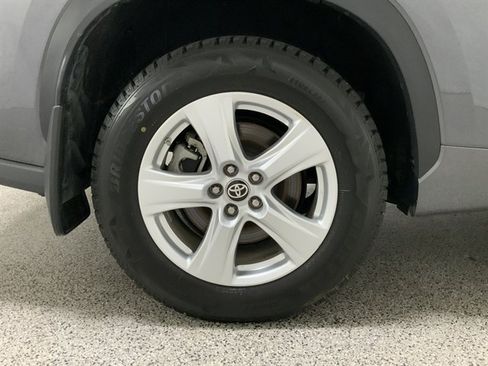 Used 2023 Toyota Highlander LE AWD/4WD image 14