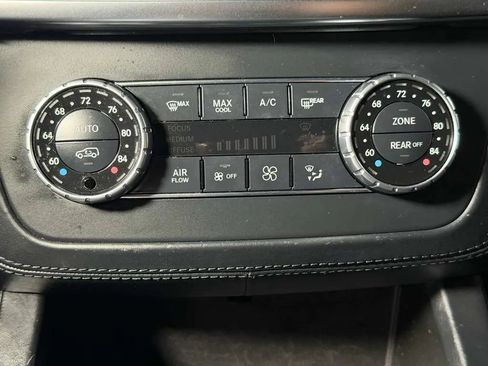 Used 2015 Mercedes-Benz GL 550 4MATIC image 42
