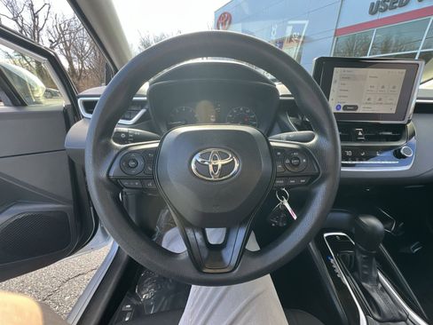 Used 2023 Toyota Corolla LE image 16