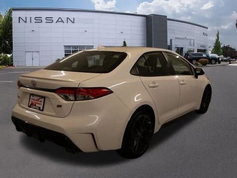 Used 2024 Toyota Corolla SE w/ SE Premium Package FWD image 2