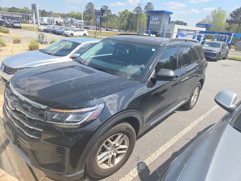 Used 2025 Ford Explorer Active image 2