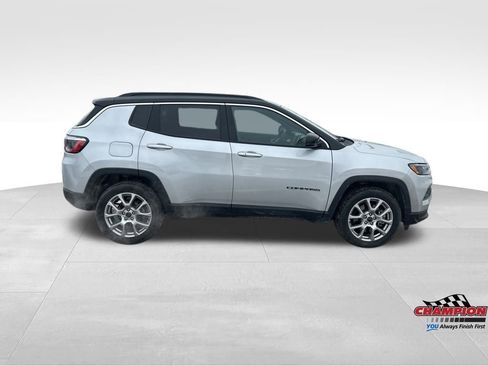 Used 2025 Jeep Compass Limited image 7