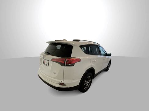 Used 2018 Toyota RAV4 LE image 8