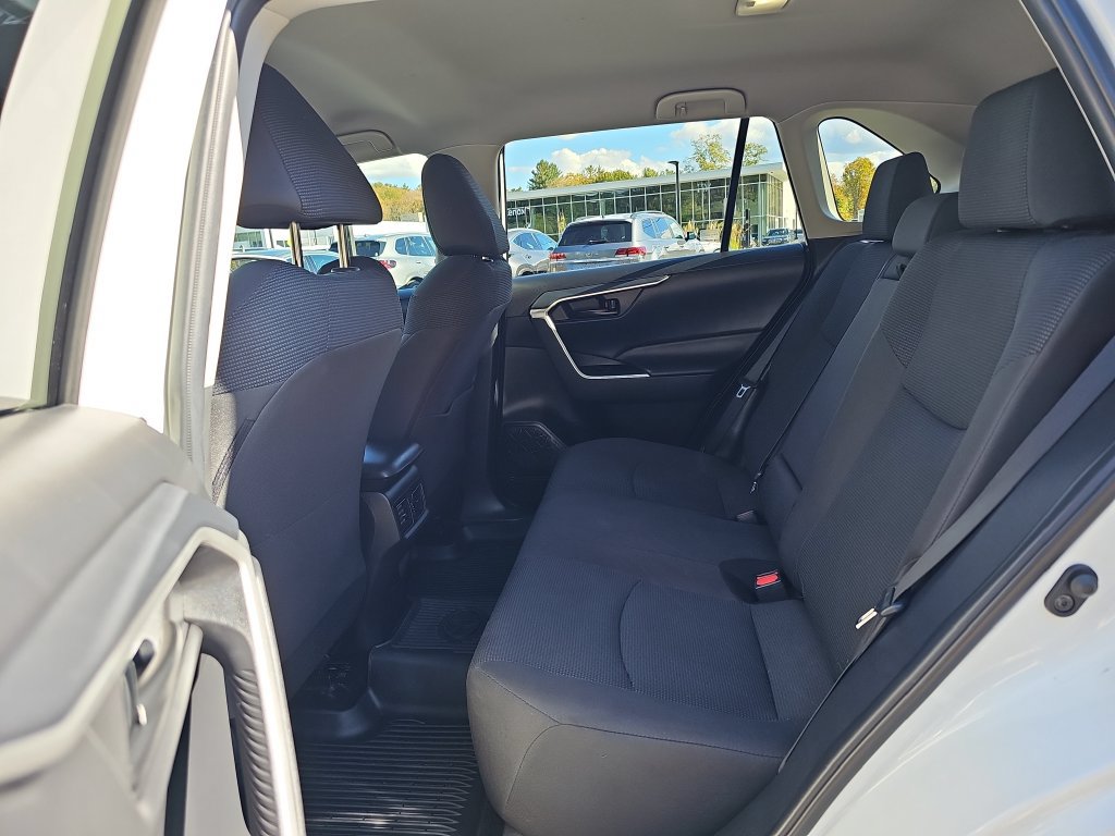 Used 2024 Toyota RAV4 LE AWD/4WD image 27