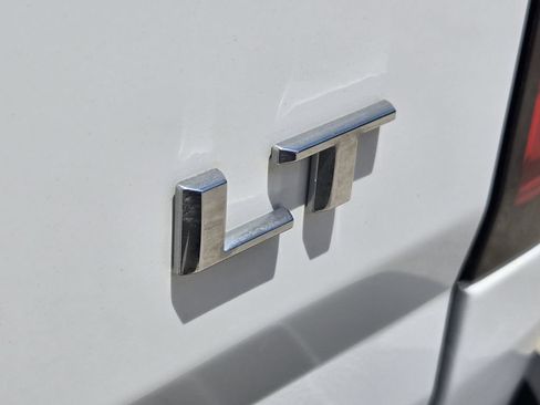 Used 2022 Chevrolet Colorado LT w/ Fleet Safety Package RWD image 11