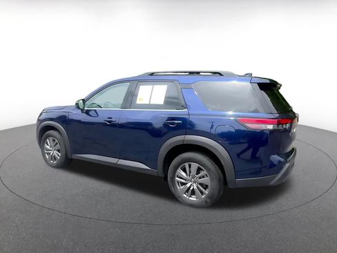 Used 2025 Nissan Pathfinder SV AWD/4WD image 10