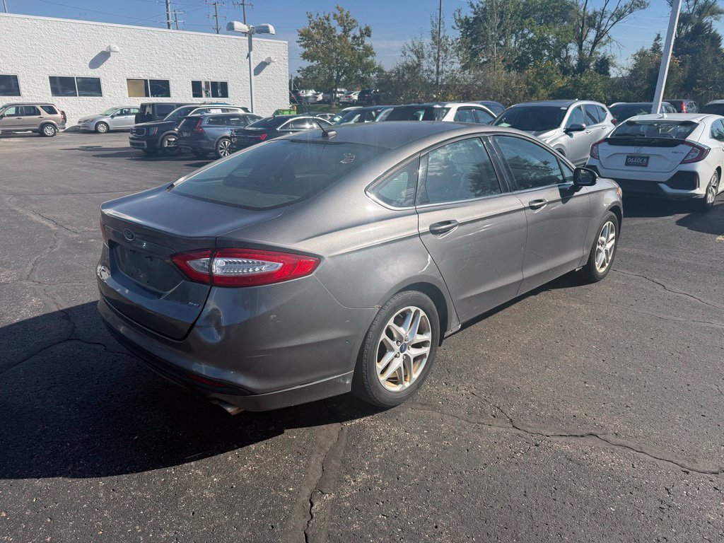 Used 2013 Ford Fusion SE FWD image 3