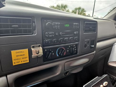 Used 2000 Ford F350 2WD Regular Cab DRW Super Duty image 14